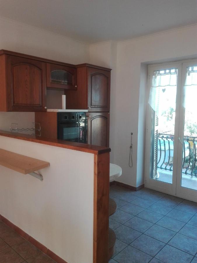 A Santy'S House 1Piano-No Lift-Shuttle A Pagamento-Raggiungibile A Piedi Aeroporto-Fermata Bus Fiera Di Roma A 3 Minuti-Air Condiz Ed Extra Bed For A Fee A Pagamento Daire Fiumicino Dış mekan fotoğraf