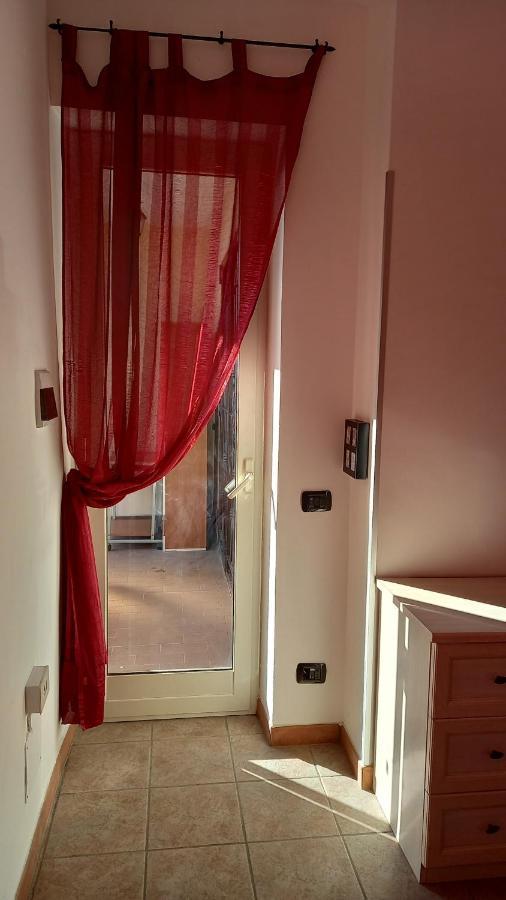A Santy'S House 1Piano-No Lift-Shuttle A Pagamento-Raggiungibile A Piedi Aeroporto-Fermata Bus Fiera Di Roma A 3 Minuti-Air Condiz Ed Extra Bed For A Fee A Pagamento Daire Fiumicino Dış mekan fotoğraf