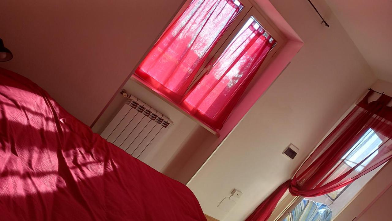 A Santy'S House 1Piano-No Lift-Shuttle A Pagamento-Raggiungibile A Piedi Aeroporto-Fermata Bus Fiera Di Roma A 3 Minuti-Air Condiz Ed Extra Bed For A Fee A Pagamento Daire Fiumicino Dış mekan fotoğraf
